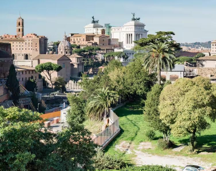 Spacious Penthouse With Stunning Views Of Historic Landmarks Appartement Rome