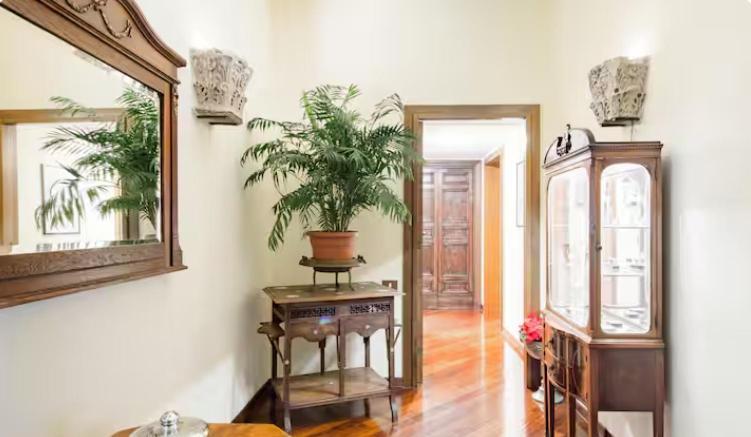 Appartement Spacious Penthouse With Stunning Views Of Historic Landmarks