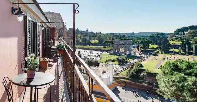 Spacious Penthouse With Stunning Views Of Historic Landmarks Appartement Rome